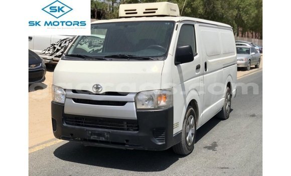 Acheter Import Voiture Toyota Hiace Blanc à Import - Dubai, Dakar