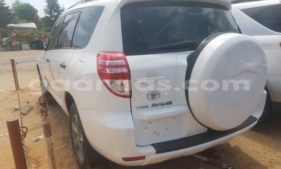 Dieundeu Occasion Toyota RAV4 White Auto in Dakar in Dakar Dieundeu Occasion Toyota RAV4 White Auto in Dakar in Dakar