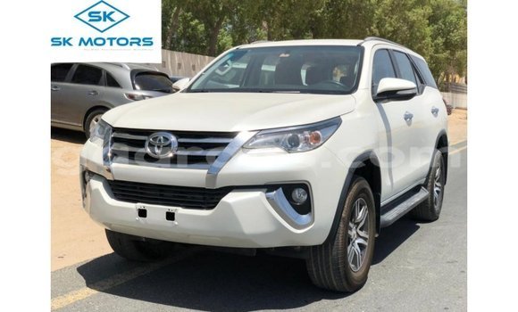 Dieundeu Imported Toyota Fortuner White Auto in Import - Dubai in Dakar