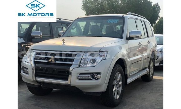 Acheter Import Voiture Mitsubishi Pajero Noir à Import - Dubai, Dakar