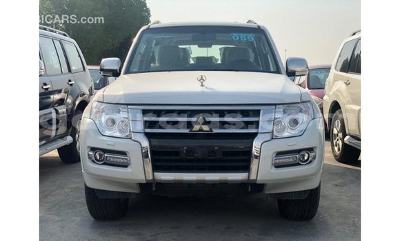 Acheter Import Voiture Mitsubishi Pajero Noir à Import - Dubai, Dakar Acheter Import Voiture Mitsubishi Pajero Noir à Import - Dubai, Dakar