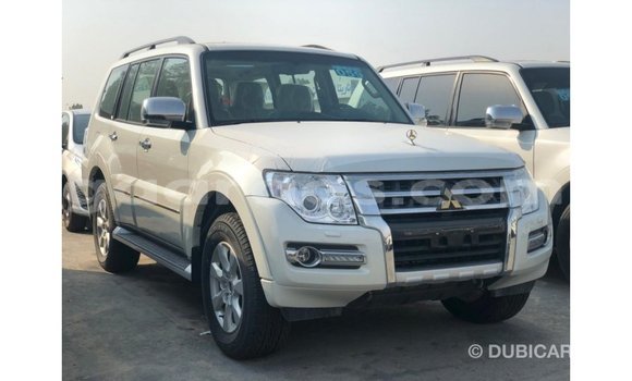Acheter Import Voiture Mitsubishi Pajero Noir à Import - Dubai, Dakar Acheter Import Voiture Mitsubishi Pajero Noir à Import - Dubai, Dakar