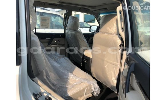Acheter Import Voiture Mitsubishi Pajero Noir à Import - Dubai, Dakar Acheter Import Voiture Mitsubishi Pajero Noir à Import - Dubai, Dakar