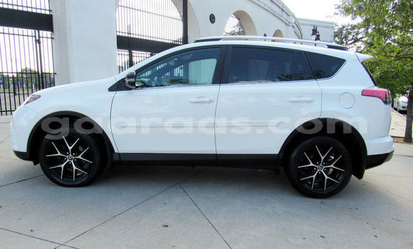 Dieundeu Occasion Toyota RAV4 White Auto in Rufisque in Dakar Dieundeu Occasion Toyota RAV4 White Auto in Rufisque in Dakar