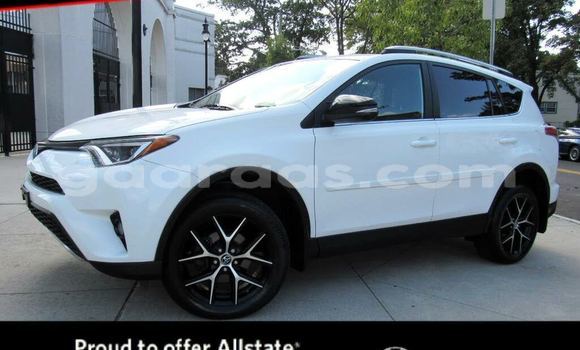 Dieundeu Occasion Toyota RAV4 White Auto in Rufisque in Dakar Dieundeu Occasion Toyota RAV4 White Auto in Rufisque in Dakar