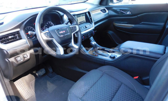 Acheter Occasion Voiture GMC Acadia Gris à Gollere, Saint Louis Acheter Occasion Voiture GMC Acadia Gris à Gollere, Saint Louis