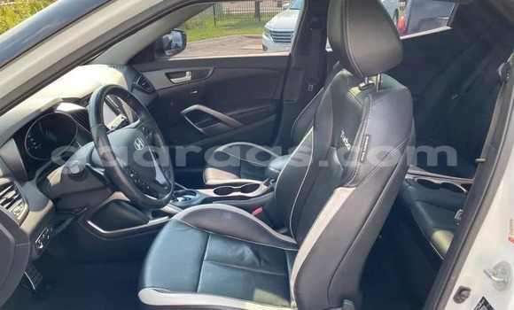 Buy Used Hyundai Veloster White Car in Dakar in Dakar Buy Used Hyundai Veloster White Car in Dakar in Dakar