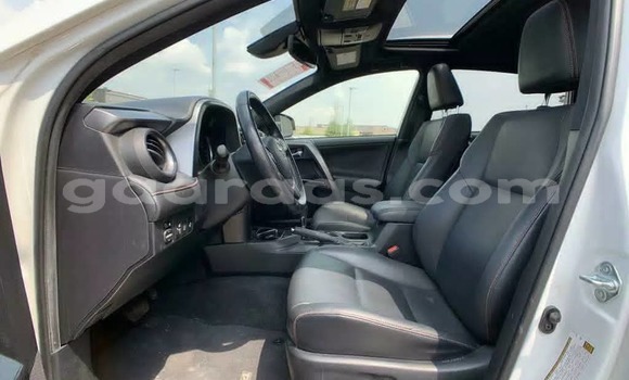 Buy Used Toyota RAV4 White Car in Dakar in Dakar Buy Used Toyota RAV4 White Car in Dakar in Dakar