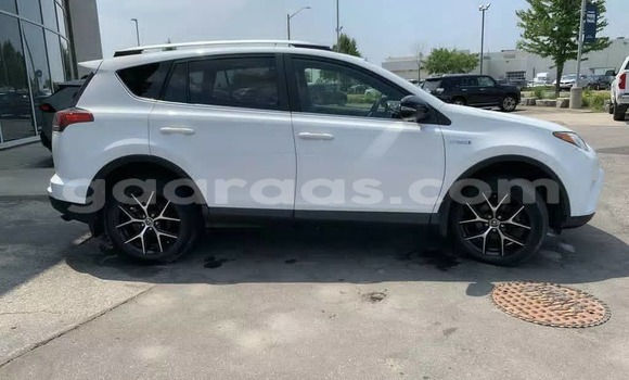 Buy Used Toyota RAV4 White Car in Dakar in Dakar Buy Used Toyota RAV4 White Car in Dakar in Dakar