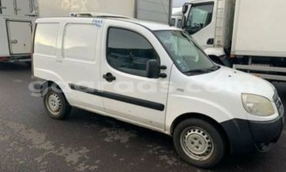 Buy Used Fiat Doblo White Car in Dakar in Dakar