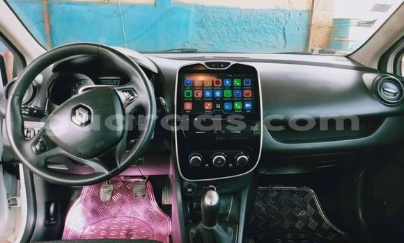 Acheter Occasion Voiture Renault Clio Blanc à Dakar, Dakar Acheter Occasion Voiture Renault Clio Blanc à Dakar, Dakar