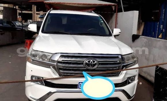 Dieundeu Occasion Toyota Land Cruiser White Auto in Dakar in Dakar