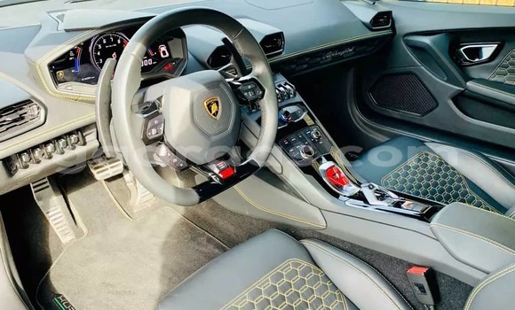 Dieundeu Occasion Lamborghini Huracán Silver Auto in Dakar in Dakar Dieundeu Occasion Lamborghini Huracán Silver Auto in Dakar in Dakar