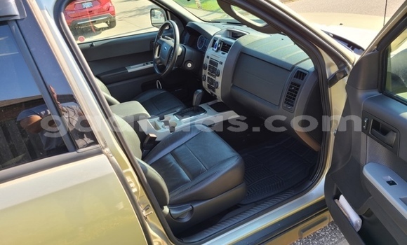 Acheter Occasion Voiture Ford Escape Beige à Dakar, Dakar Acheter Occasion Voiture Ford Escape Beige à Dakar, Dakar