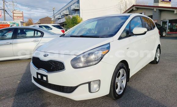 Buy Used Kia Carens White Car in Dakar in Dakar
