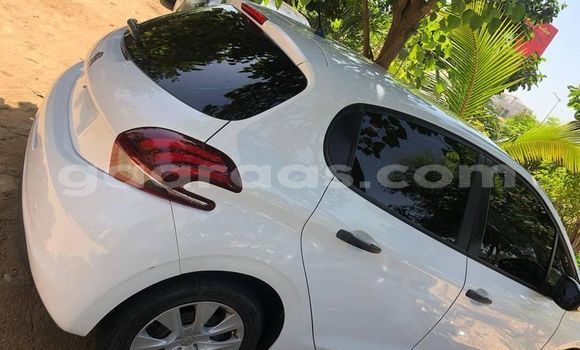 Acheter Occasion Voiture Peugeot 208 Blanc à Dakar, Dakar Acheter Occasion Voiture Peugeot 208 Blanc à Dakar, Dakar