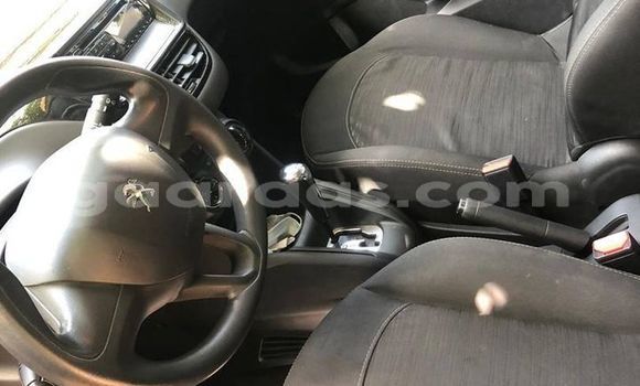 Acheter Occasion Voiture Peugeot 208 Blanc à Dakar, Dakar Acheter Occasion Voiture Peugeot 208 Blanc à Dakar, Dakar