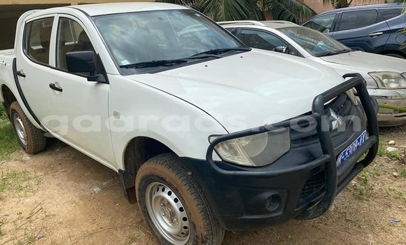 Buy Used Mitsubishi L200 White Car in Dakar in Dakar Buy Used Mitsubishi L200 White Car in Dakar in Dakar