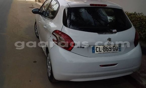 Acheter Occasion Voiture Peugeot 208 Blanc à Dakar, Dakar Acheter Occasion Voiture Peugeot 208 Blanc à Dakar, Dakar