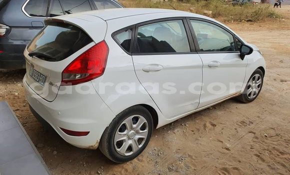 Acheter Occasion Voiture Ford Fiesta Blanc à Dakar, Dakar Acheter Occasion Voiture Ford Fiesta Blanc à Dakar, Dakar