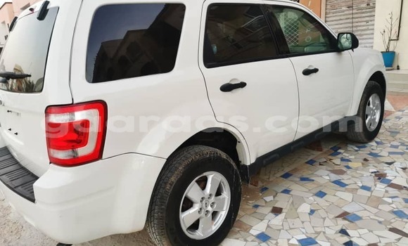 Acheter Occasion Voiture Ford Escape Blanc à Bakel, Tambacounda Acheter Occasion Voiture Ford Escape Blanc à Bakel, Tambacounda