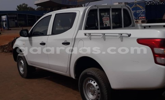 Acheter Occasion Voiture Mitsubishi L200 Blanc à Dakar, Dakar Acheter Occasion Voiture Mitsubishi L200 Blanc à Dakar, Dakar