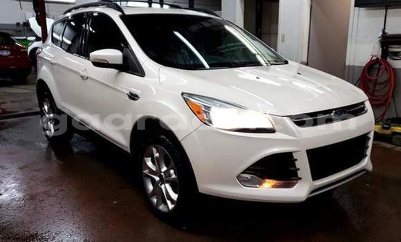Acheter Import Voiture Ford Escape Blanc à Dakar, Dakar Acheter Import Voiture Ford Escape Blanc à Dakar, Dakar