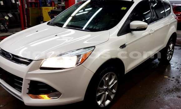 Acheter Import Voiture Ford Escape Blanc à Dakar, Dakar Acheter Import Voiture Ford Escape Blanc à Dakar, Dakar