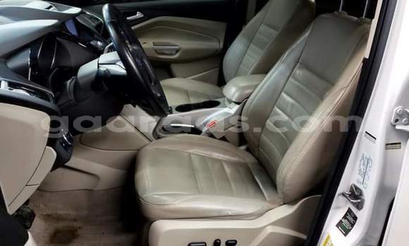 Acheter Import Voiture Ford Escape Blanc à Dakar, Dakar Acheter Import Voiture Ford Escape Blanc à Dakar, Dakar