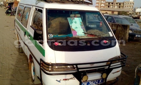 Buy Used Hyundai H200 White Truck in Dakar in Dakar Buy Used Hyundai H200 White Truck in Dakar in Dakar