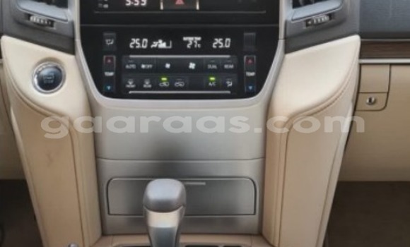 Dieundeu Occasion Toyota Land Cruiser White Auto in Dakar in Dakar Dieundeu Occasion Toyota Land Cruiser White Auto in Dakar in Dakar