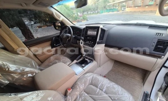 Dieundeu Occasion Toyota Land Cruiser White Auto in Dakar in Dakar Dieundeu Occasion Toyota Land Cruiser White Auto in Dakar in Dakar