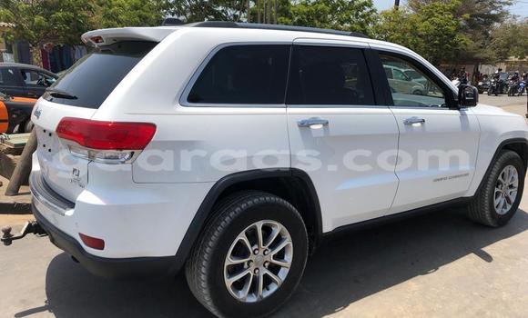 Dieundeu Imported Jeep Grand Cherokee White Auto in Dakar in Dakar Dieundeu Imported Jeep Grand Cherokee White Auto in Dakar in Dakar