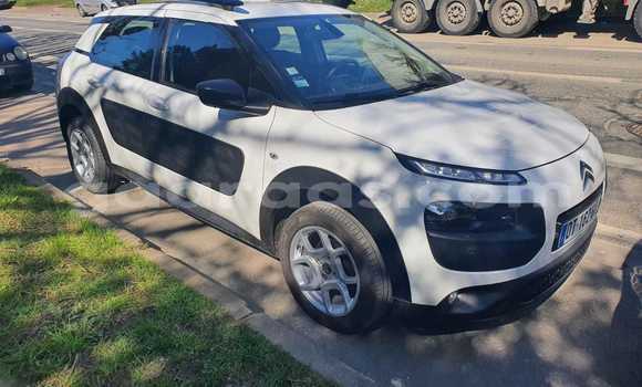 Buy Import Citroen C4 Cactus White Car in Dakar in Dakar Buy Import Citroen C4 Cactus White Car in Dakar in Dakar