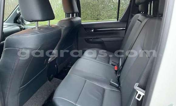 Acheter Occasion Voiture Toyota Hiluxe VIGO Blanc à Dakar, Dakar Acheter Occasion Voiture Toyota Hiluxe VIGO Blanc à Dakar, Dakar