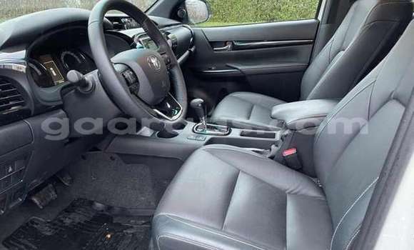 Acheter Occasion Voiture Toyota Hiluxe VIGO Blanc à Dakar, Dakar Acheter Occasion Voiture Toyota Hiluxe VIGO Blanc à Dakar, Dakar