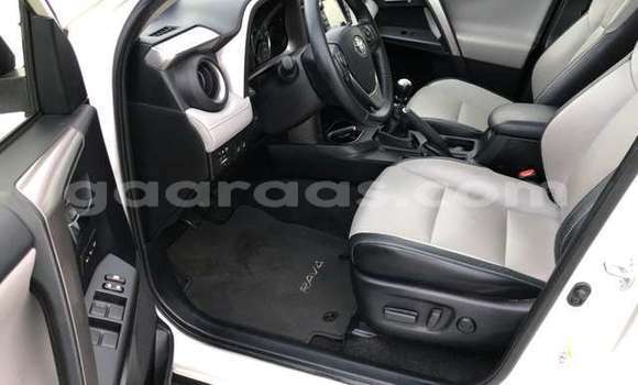 Acheter Occasion Voiture Toyota RAV4 Blanc à Dakar, Dakar Acheter Occasion Voiture Toyota RAV4 Blanc à Dakar, Dakar