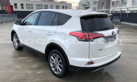 Acheter Occasion Voiture Toyota RAV4 Blanc à Dakar, Dakar Acheter Occasion Voiture Toyota RAV4 Blanc à Dakar, Dakar