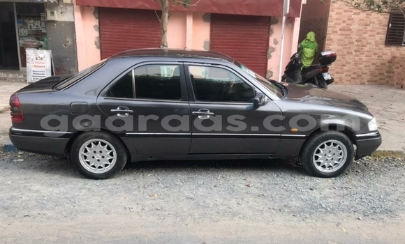 Acheter Occasion Voiture Mercedes-Benz E200 Gris à Dakar, Dakar