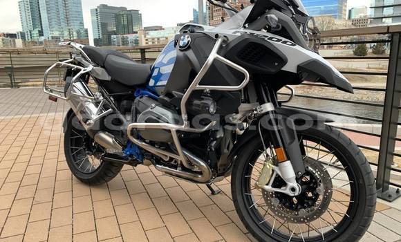 Acheter Occasion Moto BMW R1200GS Adventure Beige à Dakar, Dakar Acheter Occasion Moto BMW R1200GS Adventure Beige à Dakar, Dakar