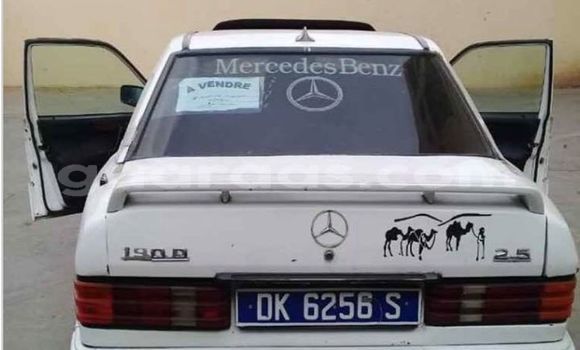 Acheter Occasion Voiture Mercedes‒Benz 190 Blanc à Dakar, Dakar Acheter Occasion Voiture Mercedes‒Benz 190 Blanc à Dakar, Dakar
