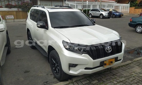 Dieundeu Occasion Toyota Land Cruiser Prado White Auto in Dakar in Dakar Dieundeu Occasion Toyota Land Cruiser Prado White Auto in Dakar in Dakar