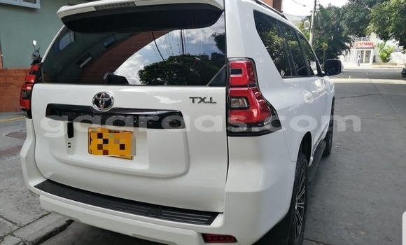 Dieundeu Occasion Toyota Land Cruiser Prado White Auto in Dakar in Dakar Dieundeu Occasion Toyota Land Cruiser Prado White Auto in Dakar in Dakar