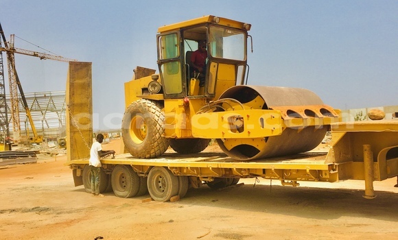 Buy Used Caterpillar 120 Silver Truck in Damniadio in Dakar Buy Used Caterpillar 120 Silver Truck in Damniadio in Dakar