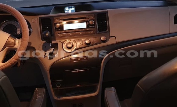 Dieundeu Occasion Toyota Sienna Silver Auto in Dakar in Dakar Dieundeu Occasion Toyota Sienna Silver Auto in Dakar in Dakar