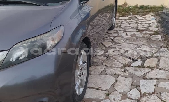 Dieundeu Occasion Toyota Sienna Silver Auto in Dakar in Dakar Dieundeu Occasion Toyota Sienna Silver Auto in Dakar in Dakar