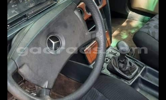 Dieundeu Occasion Mercedes‒Benz 190 Silver Auto in Thiès in Région de Thiès Dieundeu Occasion Mercedes‒Benz 190 Silver Auto in Thiès in Région de Thiès