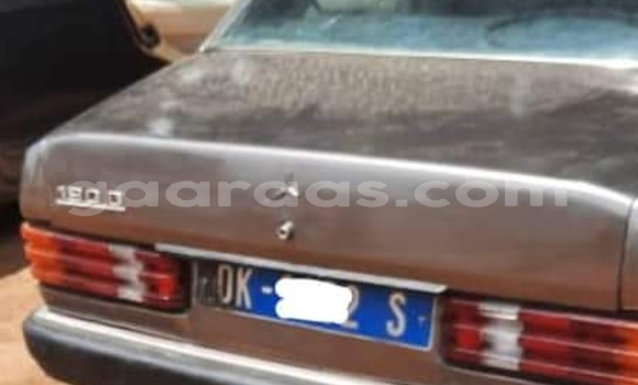 Dieundeu Occasion Mercedes‒Benz 190 Silver Auto in Thiès in Région de Thiès Dieundeu Occasion Mercedes‒Benz 190 Silver Auto in Thiès in Région de Thiès