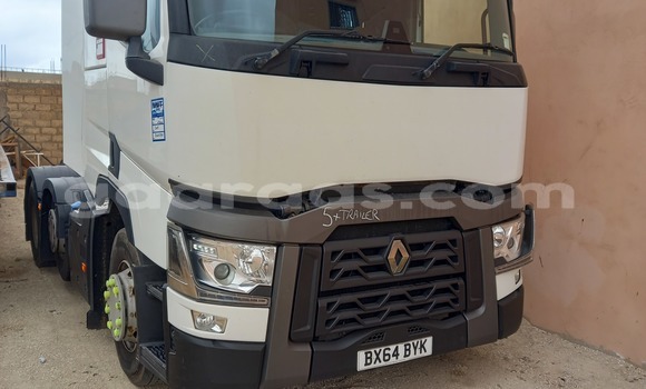 Acheter Occasion Utilitaire Renault TRM 10000 Blanc à Thiès, Région de Thiès Acheter Occasion Utilitaire Renault TRM 10000 Blanc à Thiès, Région de Thiès