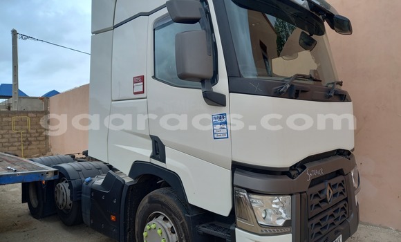 Acheter Occasion Utilitaire Renault TRM 10000 Blanc à Thiès, Région de Thiès Acheter Occasion Utilitaire Renault TRM 10000 Blanc à Thiès, Région de Thiès